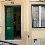 The Funicularist - In Historic Bica Apartment