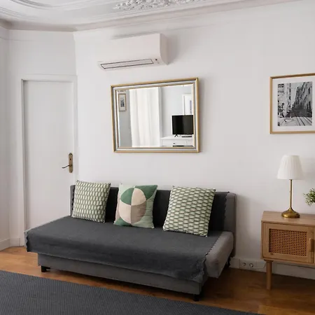 The Funicularist - In Historic Bica Apartment