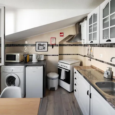 Apartment The Funicularist - In Historic Bica Lisbon